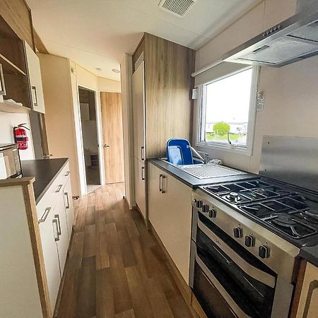 Superb 6 Berth Caravan At St Osyth Beach, Near Clacton-On-Sea Ref 28008Mc Dış mekan fotoğraf
