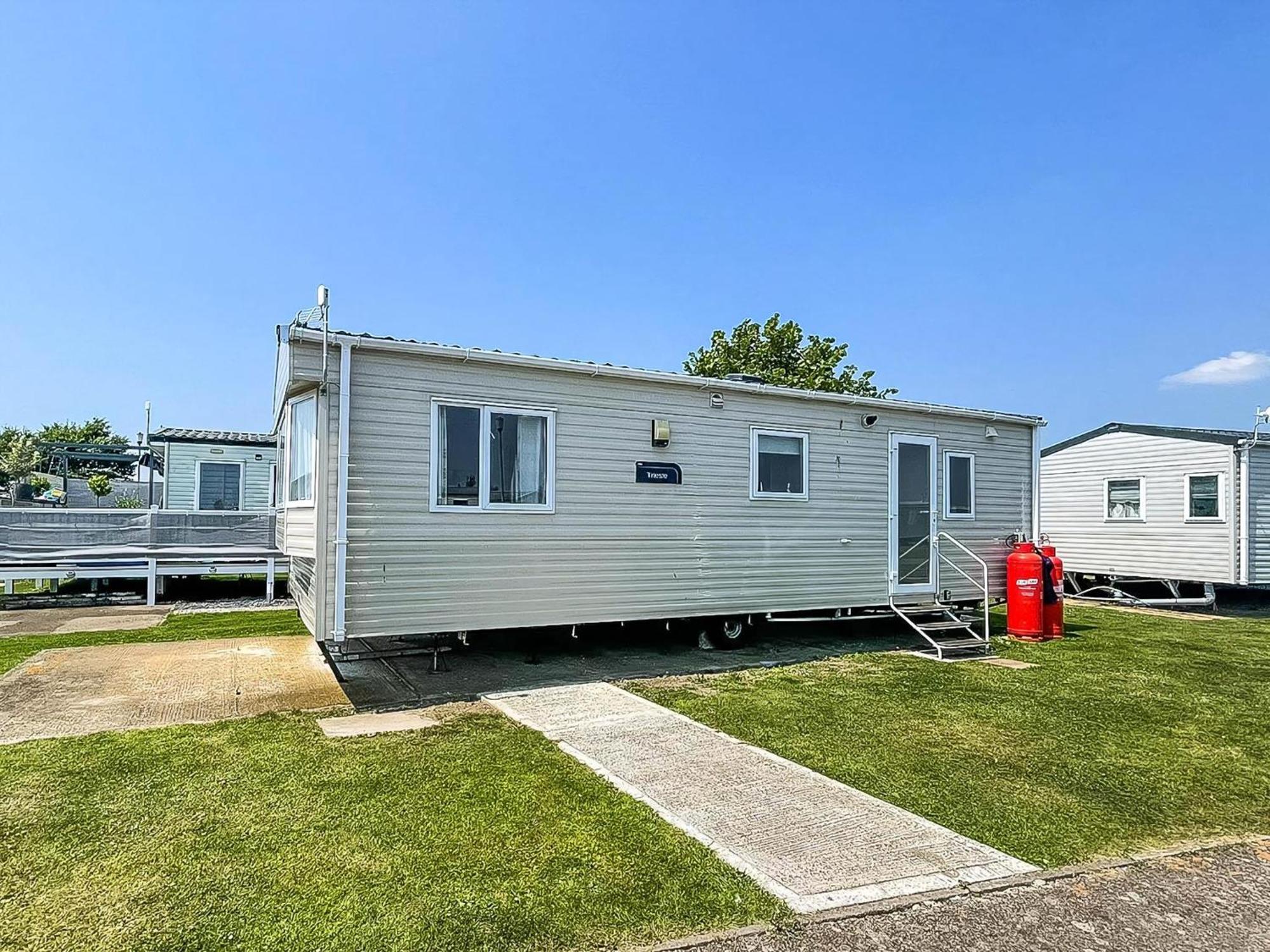 Superb 6 Berth Caravan At St Osyth Beach, Near Clacton-On-Sea Ref 28008Mc Dış mekan fotoğraf